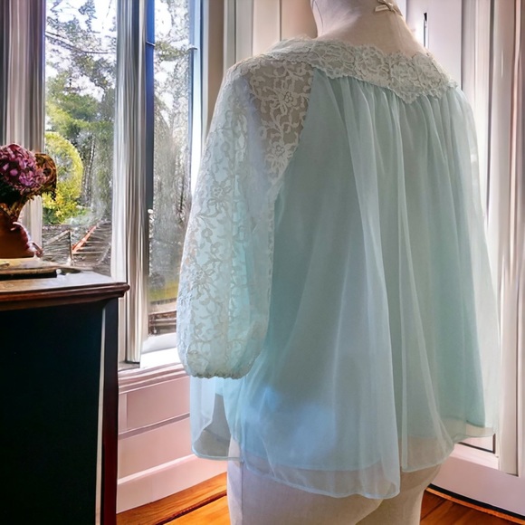 Vintage 1960’s Bed Jacket Hollywood Glamour. 🌸 Nylon Tricot in a very soft mint - Picture 2 of 8
